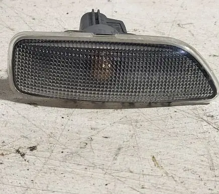 Front fender indicator light