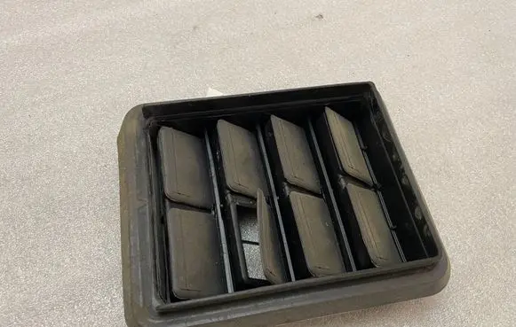 Jeep Grand Cherokee Quarter panel pressure vent 68260545AA