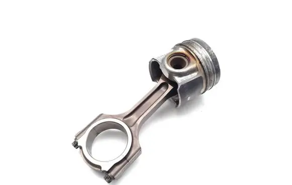 Ford Focus Piston with connecting rod YMF6
