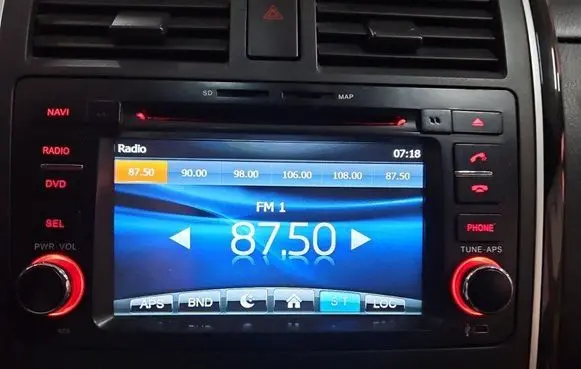 Radio/CD/DVD/GPS head unit