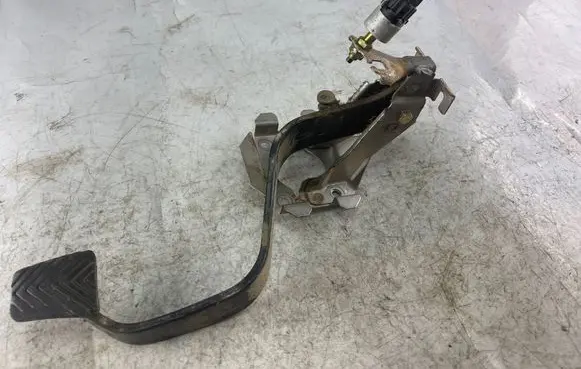 Mitsubishi Pajero Sport I Brake pedal