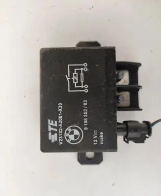 BMW 5 F10 F11 Coolant fan relay 9198302 V23132A2001X30