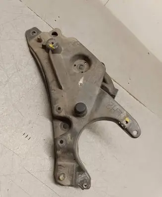 Fender mounting bracket