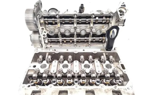 Volkswagen Golf Cross Engine head 04E103404AE 04E103479K