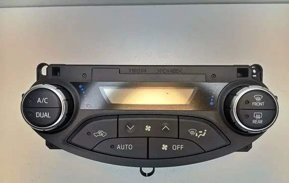 Toyota Yaris Climate control unit 559000D820