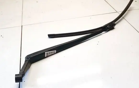Front wiper blade arm