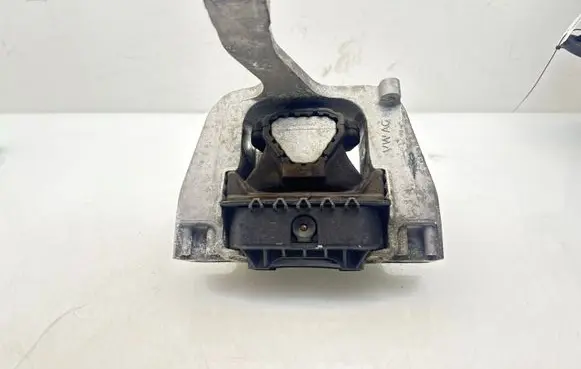 Audi A3 S3 8V Engine mount bracket 5Q0199262BF 14122018 5Q0199262