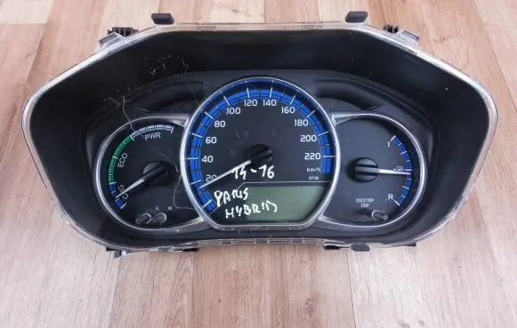 Toyota Yaris Speedometer (instrument cluster) 838000U390
