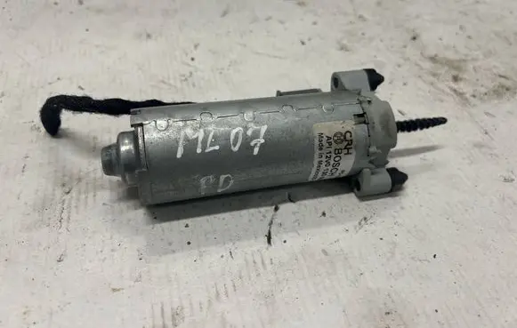 Mercedes-Benz ML W164 Seat adjustment motor 0130002625