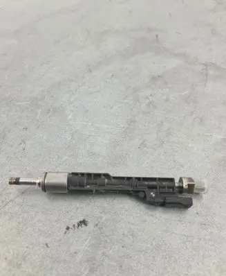 BMW 1 F20 F21 Fuel injector 7639994 40414 0261500172