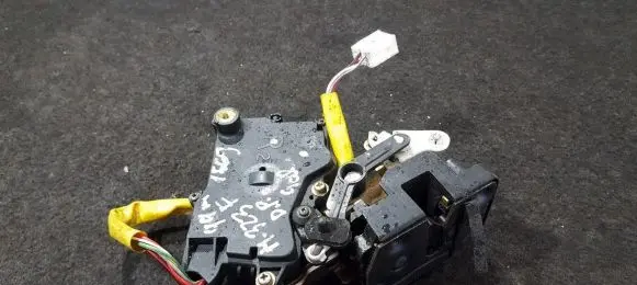 Mazda 323 F Rear door lock