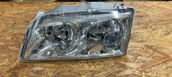 Volvo S40, V40 Headlight/headlamp