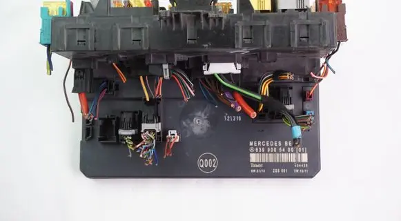 Mercedes-Benz E W211 SAM control unit 6399005400 A6395450801