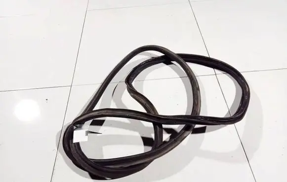 Volkswagen PASSAT B6 Rubber seal front coupe door 