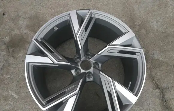 Audi RS6 C8 R22 alloy rim 4K0601025S