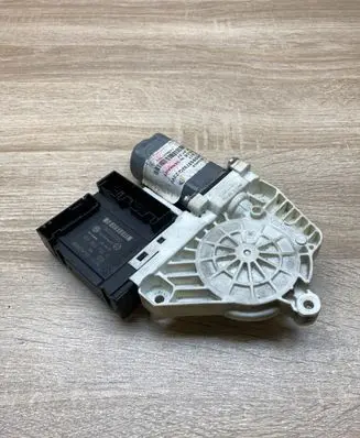 Volkswagen PASSAT B6 Front door window regulator motor 1K0959792M 1K0959702Q