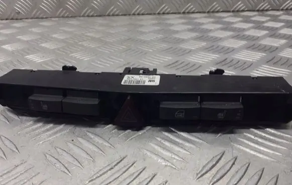 Opel Astra H Hazard light switch 13100109