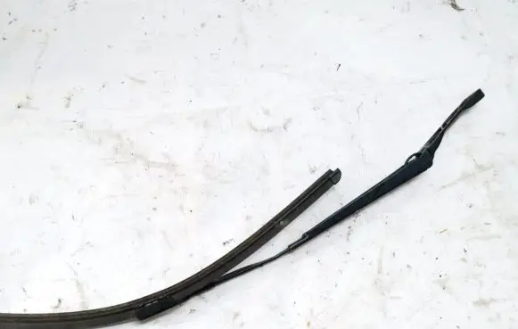 Front wiper blade arm
