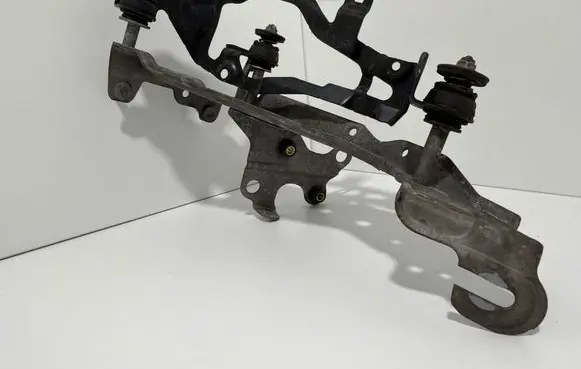 Mercedes-Benz E AMG W213 Pneumatic air compressor holding bracket A2133200043