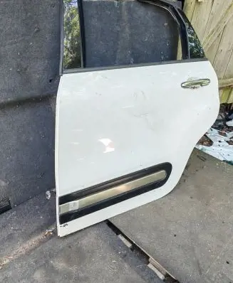 Fiat 500L Rear door