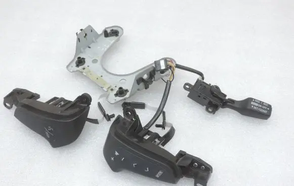 Toyota Avensis T250 Steering wheel buttons/switches