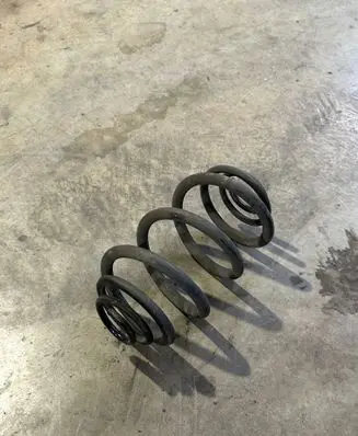 Nissan NV300 Rear coil spring 