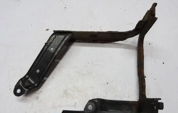 Volvo C30 Power steering pump mounting bracket 160-4085-002-020