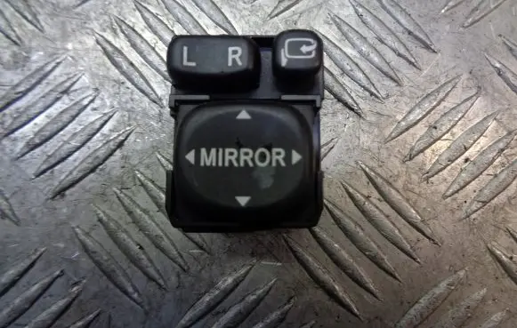 Toyota Avensis T250 Wing mirror switch