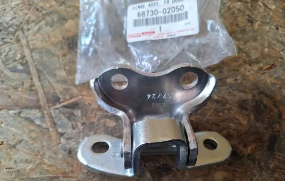 Toyota Yaris XP210 Front door lower hinge 68730-02050