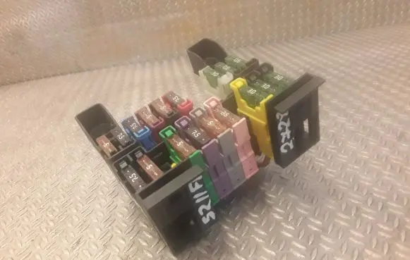 Mercedes-Benz E W211 Fuse box set 2115450301 A2115450301