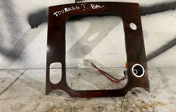 Volkswagen Touareg I Dashboard center trim panel 7L6863916B 7L6863916