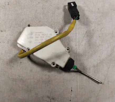Fuel tank cap lock motor