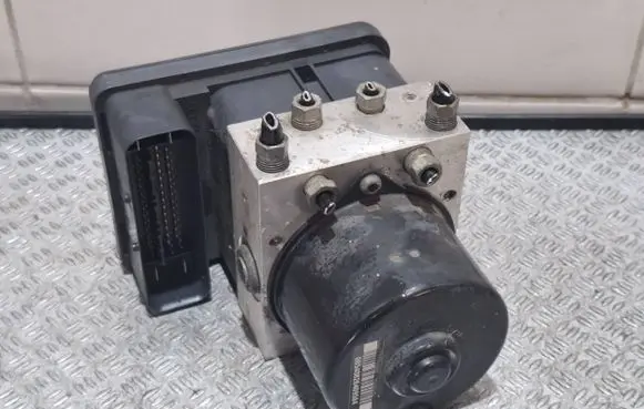 Volvo V50 ABS Pump 30794728