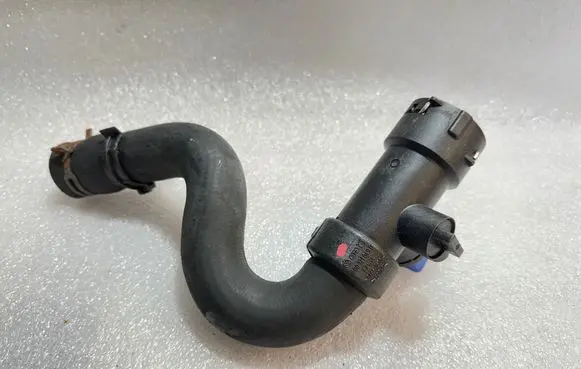 Volkswagen PASSAT B5.5 Engine coolant pipe/hose 4B0121049D