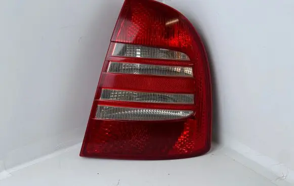 Skoda Superb B5 (3U) Rear/tail lights 3U5945112 3U5945096