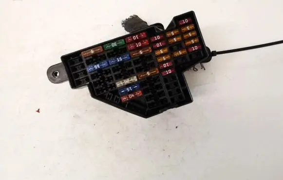 Volkswagen PASSAT B6 Fuse box set
