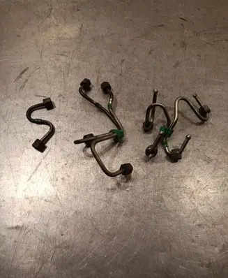 Nissan NV200 Fuel injector supply line/pipe 