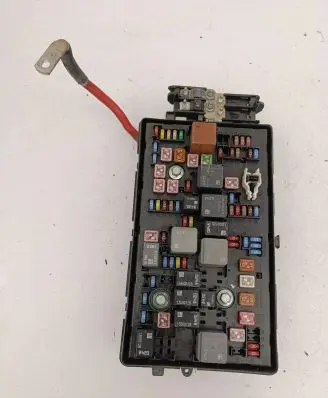Opel Insignia A Fuse module 13275884