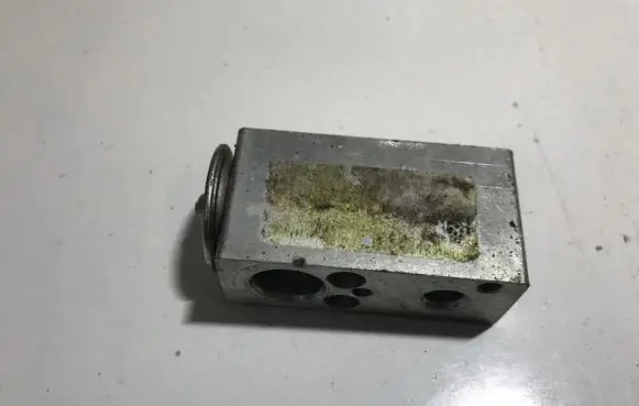 Nissan Micra Air conditioning (A/C) expansion valve 