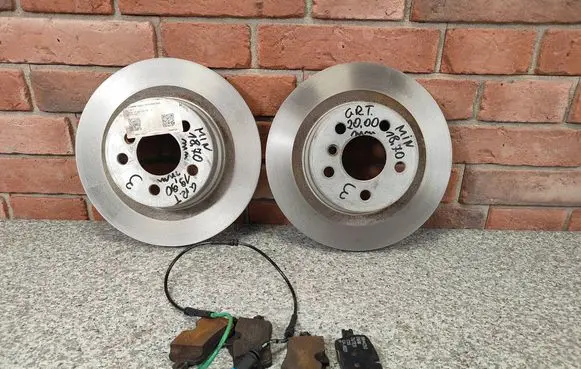 BMW 3 G20 G21 Rear brake disc 6880071 8844393
