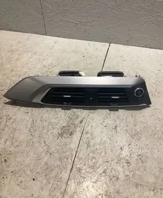 BMW X3 G01 Dash center air vent grill 9371467