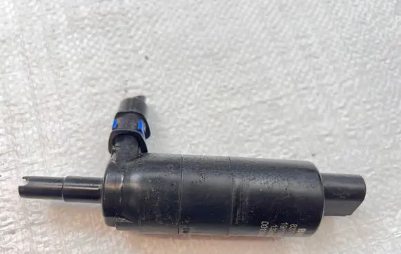BMW 3 E90 E91 Headlight washer pump 8377430