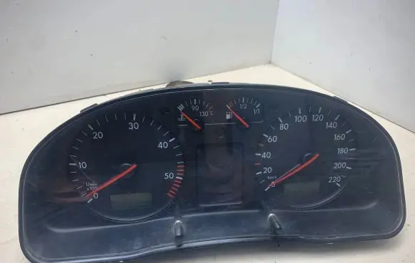 Volkswagen PASSAT B5 Speedometer (instrument cluster) 3B0919861J 110008793