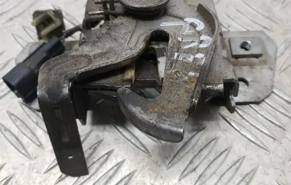Volvo V50 Engine bonnet/hood lock/catch 30716442 30716441
