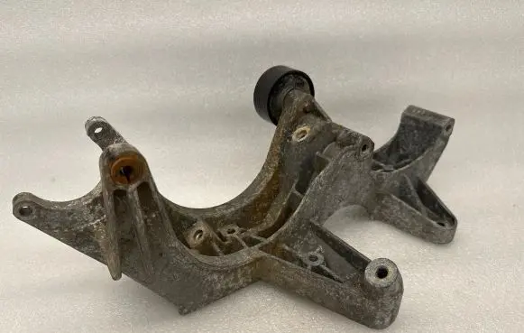Volkswagen Touareg I Generator/alternator bracket 022260087F 022260087