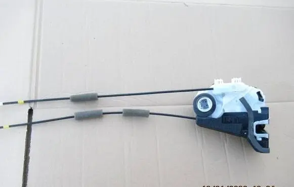 Toyota Yaris XP210 Rear door lock 19012026
