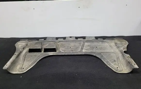 Skoda Superb B8 (3V) Engine cover (trim) 5Q0825235