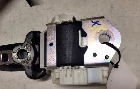 Ford Fiesta Rear seatbelt 33035173 34021838