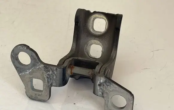 Renault Clio III Front door upper hinge 223471