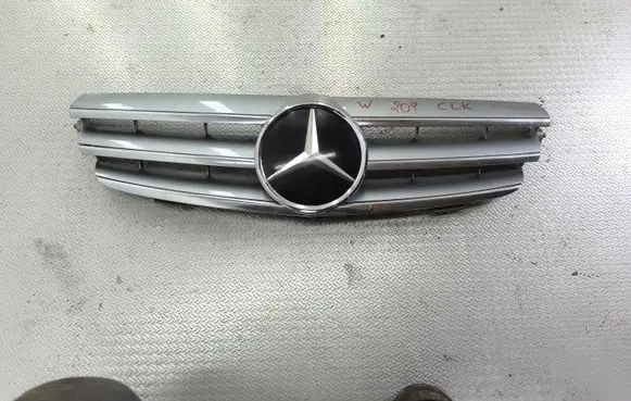 Mercedes-Benz CLK A209 C209 Front grill A2158800283
